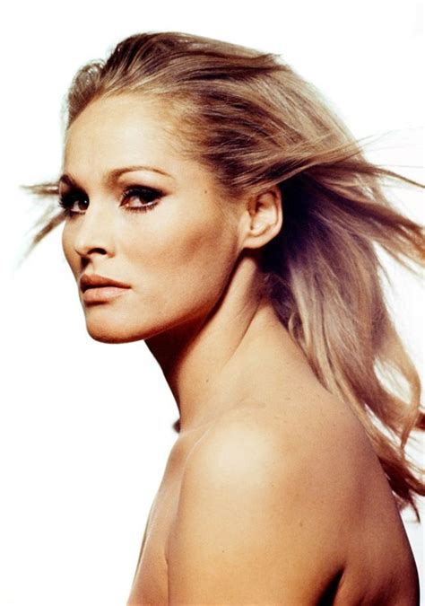 ursula andress nuda|Classic Bombshell of Switzerland: 50 Gorgeous Photos of Ursula。